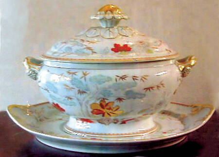 Mountain Pine Oval Tureen & Lid with Underplate
