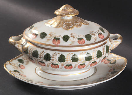 Strawberry Vine Sauce Boat & Lid with Underplate
