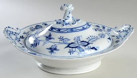 Blue Onion (Oval Backstamp) Oval Covered Vegetable