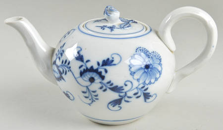 Blue Onion (Oval Backstamp) Mini Teapot & Lid