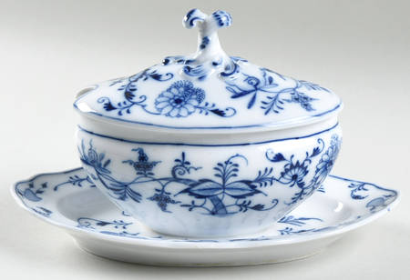 Blue Onion (Oval Backstamp) Sauce Boat & Lid