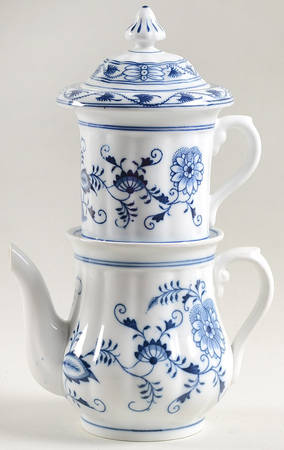 Blue Onion (Oval Backstamp) (4 Pc) Teapot & Lid w/Drip