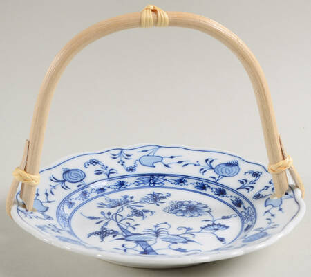 Blue Onion (Oval Backstamp) 5 3/8"-5 5/8" Bamboo Handled Serving Plate  HC