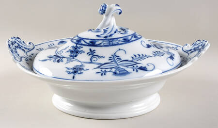Blue Onion (Oval Backstamp) Oval Covered Vegetable by Meissen (Germany)