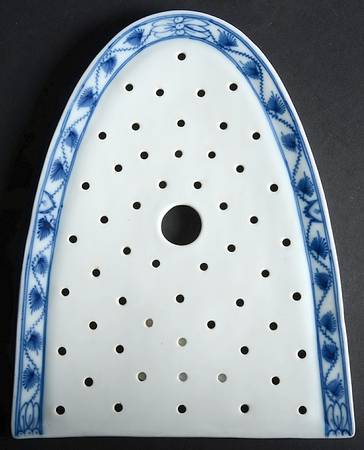 Blue Onion (Oval Backstamp) Iron Rest