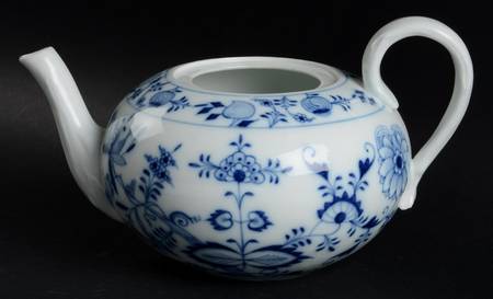 Blue Onion (Oval Backstamp) Teapot No Lid