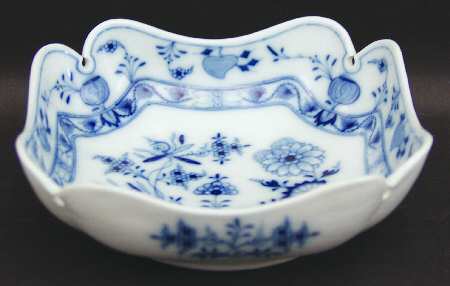 Blue Onion (Oval Backstamp) Bon Bon