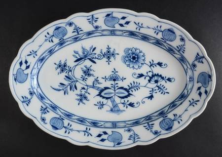 Blue Onion (Oval Backstamp) 13" Oval Serving Platter