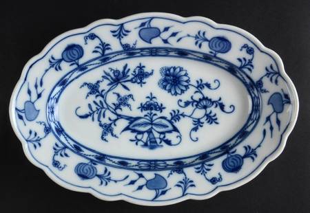 Blue Onion (Oval Backstamp) 10" Oval Serving Platter