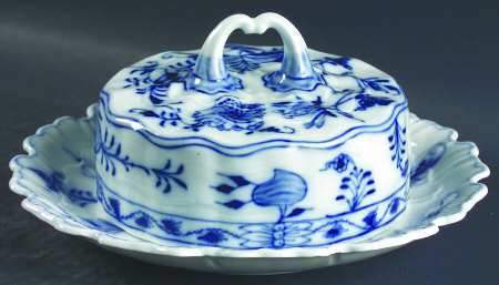 Blue Onion (Oval Backstamp) Round Covered Butter