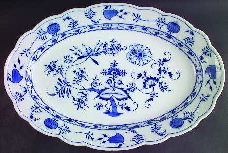 Blue Onion (Oval Backstamp) 17" Oval Serving Platter