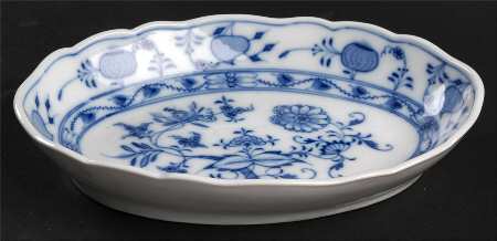 Blue Onion (Oval Backstamp) 9" Oval Vegetable Bowl