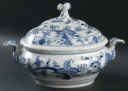 Blue Onion (Oval Backstamp) Oval Covered Vegetable