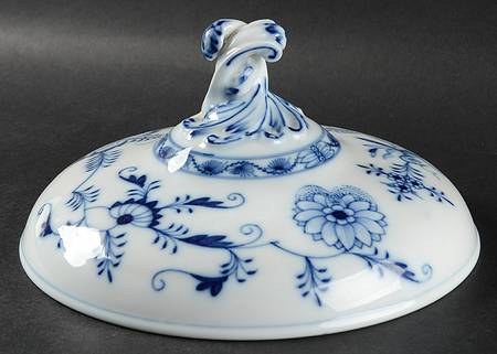 Blue Onion (Oval Backstamp) Lid for Round Vegetable