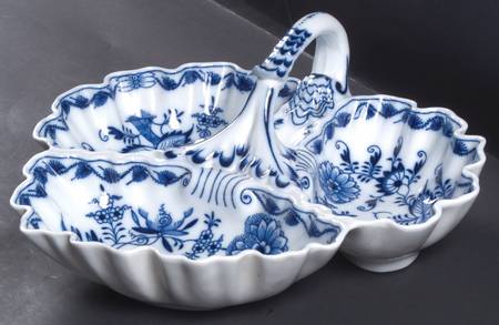 Blue Onion (Oval Backstamp) 3-Part Relish with Center Ceramic Handle