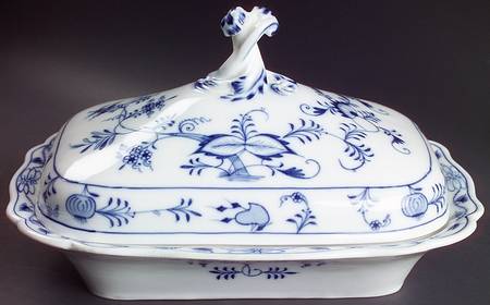 Blue Onion (Oval Backstamp) Rectangular Covered Vegetable