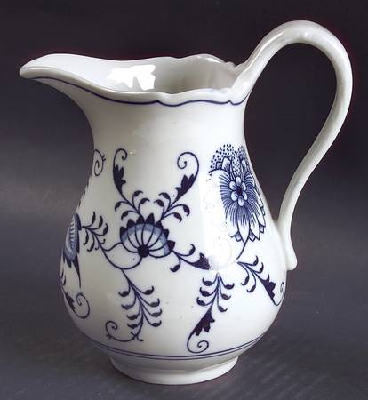 Blue Onion (Oval Backstamp) 16 Oz Milk Jug