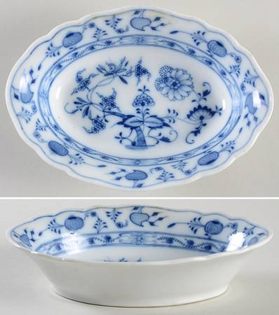 Blue Onion (Oval Backstamp) 7" Oval Vegetable Bowl