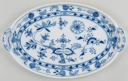 Blue Onion (Oval Backstamp) 14" Oval Handled Tray