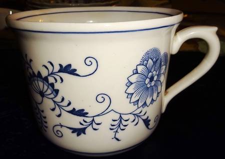 Blue Onion (Oval Backstamp) Soup Mug