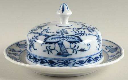 Blue Onion (Oval Backstamp) Round Covered Butter