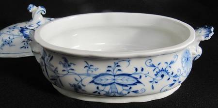 Blue Onion ("Sword" Backstamp) 2 Quart Oval Covered Casserole No Lid