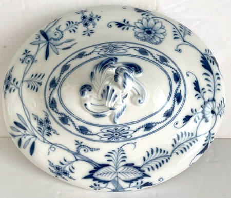 Blue Onion ("Sword" Backstamp) Lid for Oval Vegetable