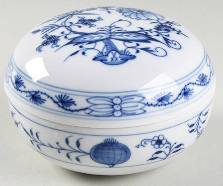 Blue Onion ("Sword" Backstamp) 4" Round Bon Bon & Lid