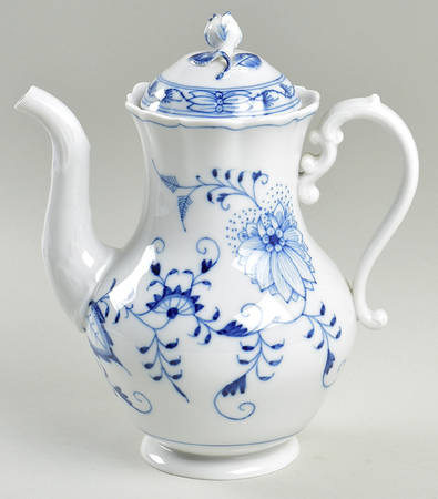 Blue Onion ("Sword" Backstamp) Small Coffee Pot & Lid