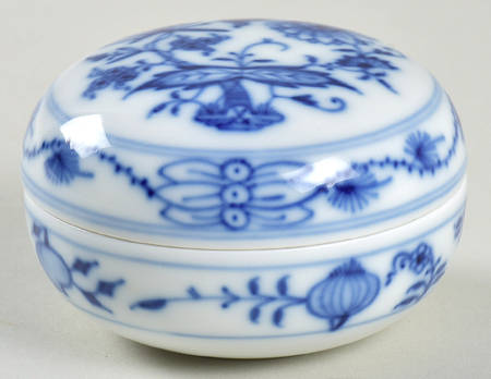 Blue Onion ("Sword" Backstamp) 3" Round Box & Lid