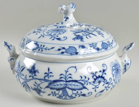 Blue Onion ("Sword" Backstamp) Round Covered Vegetable