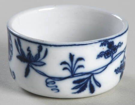 Blue Onion ("Sword" Backstamp) Salt Dip