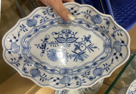 Blue Onion ("Sword" Backstamp) 7" Oval Vegetable Bowl