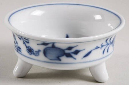 Blue Onion ("Sword" Backstamp) Salt Cellar