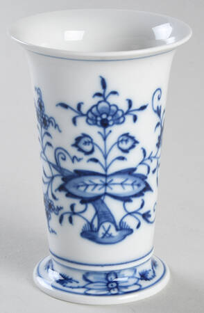 Blue Onion ("Sword" Backstamp) 4" Vase