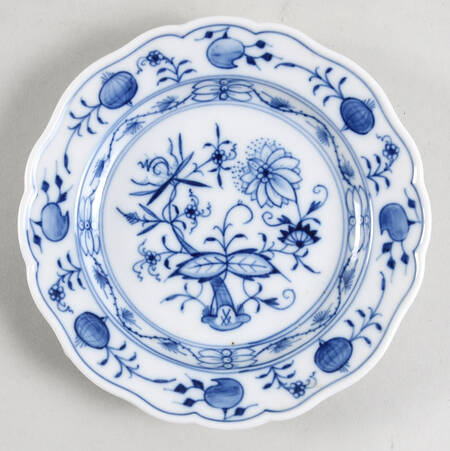 Blue Onion ("Sword" Backstamp) Small Bread & Butter Plate