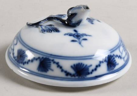 Blue Onion ("Sword" Backstamp) Lid for Small Teapot