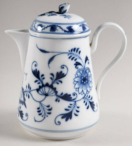 Blue Onion ("Sword" Backstamp) Small Teapot & Lid