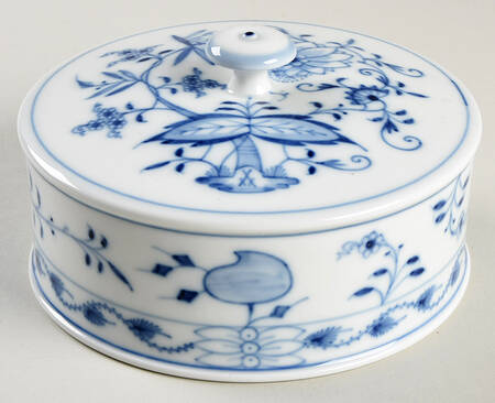 Blue Onion ("Sword" Backstamp) Lid for Round Butter w/Attached Underplate