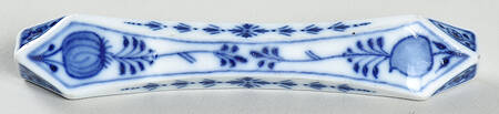 Blue Onion ("Sword" Backstamp) Knife Rest