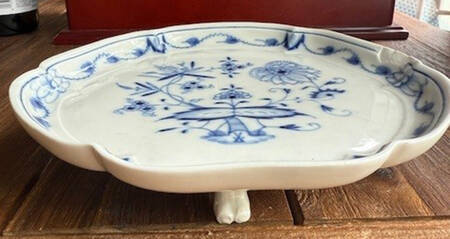 Blue Onion ("Sword" Backstamp) 8" 3 Toed Bon Bon