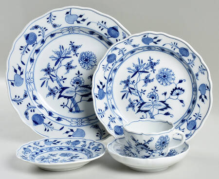 Blue Onion ("Sword" Backstamp) 40  Piece Estate Set