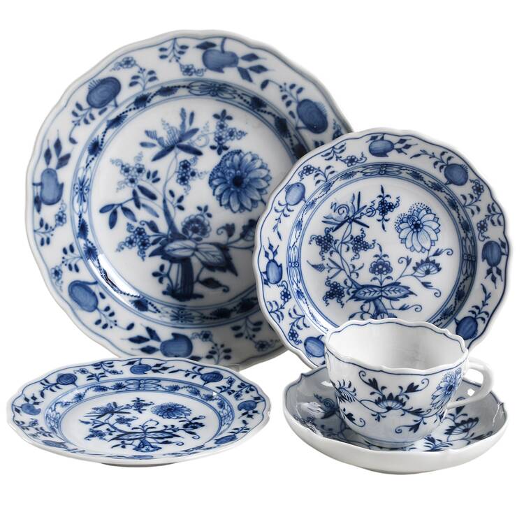 Blue Onion ("Sword" Backstamp) 40  Piece Estate Set
