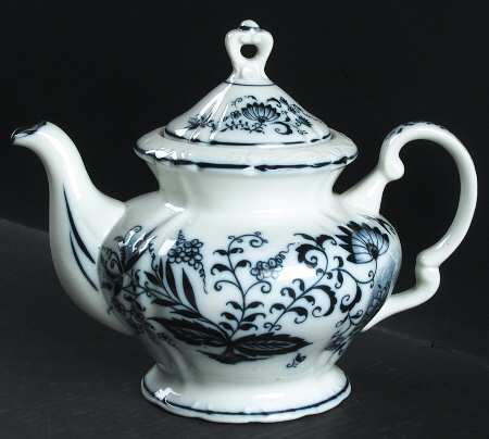 Blue Onion ("Sword" Backstamp) Teapot & Lid
