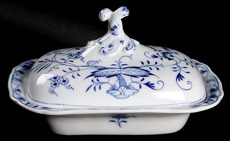 Blue Onion ("Sword" Backstamp) Rectangular Covered Vegetable