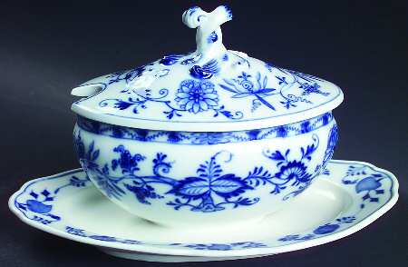 Blue Onion ("Sword" Backstamp) Sauce Boat & Lid
