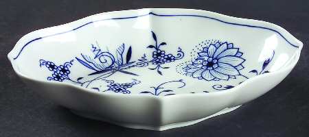Blue Onion ("Sword" Backstamp) 7" Oval Tray