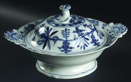 Blue Onion ("Sword" Backstamp) Round Covered Vegetable