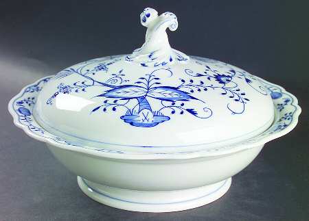 Blue Onion ("Sword" Backstamp) Round Covered Vegetable
