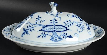 Blue Onion ("Sword" Backstamp) Oval Covered Vegetable